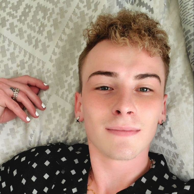 Curly men’s cut